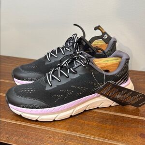 Avia‎ Women's size 9 Black and Pink Athletic Shoes NWT